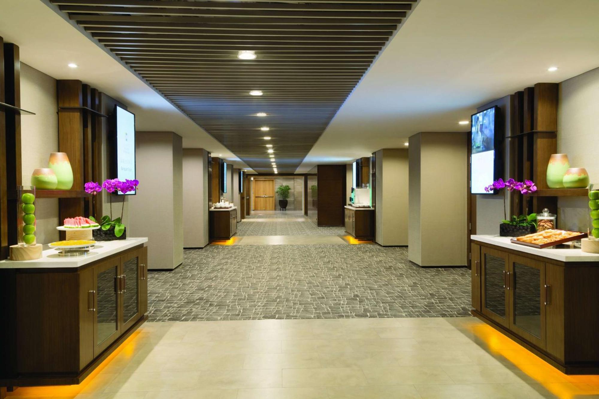 Отель Hyatt House Shenzhen Airport Экстерьер фото