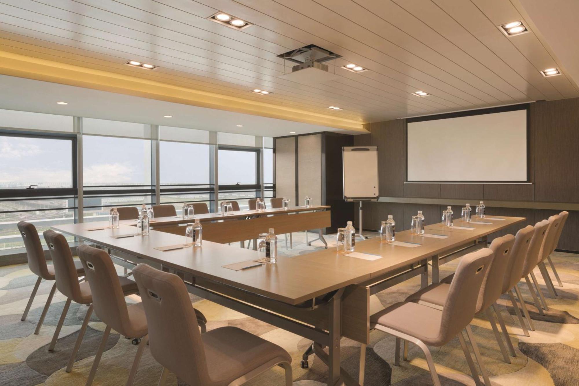 Отель Hyatt House Shenzhen Airport Экстерьер фото